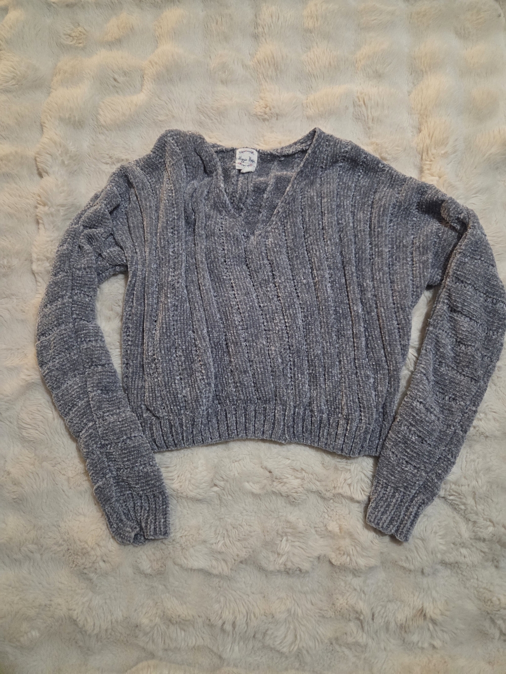Hippie Rose Heather Gray V-Neck Ribbed Sweater Medium